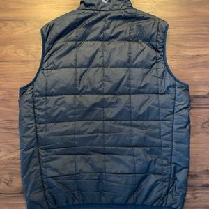 Vineyard Vines mens puffer vest